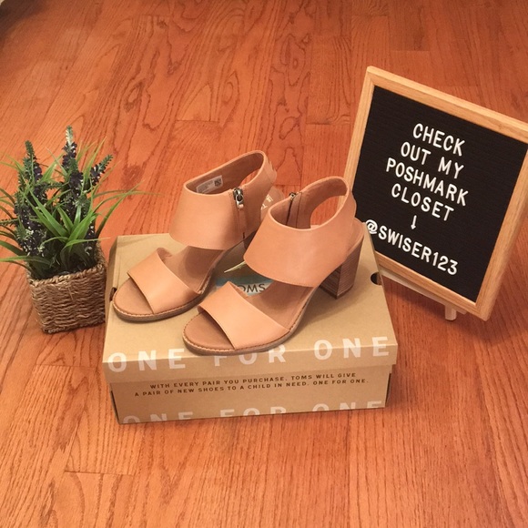 Toms Shoes - NWT Toms Tan Cutout Heeled Sandals (Size 8.5)